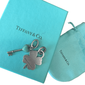 Pingentes Tiffany & Co. Chave e Trevo